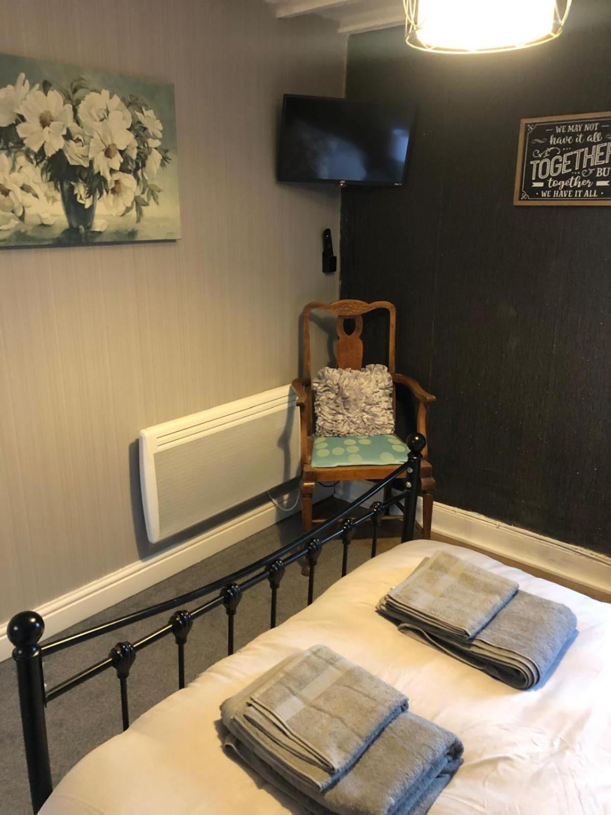 The Eagles Inn Rhayader Buitenkant foto